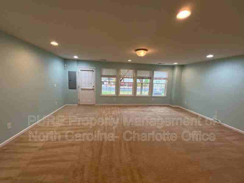 6210 Rockefeller Ln - Photo 5 of 27
