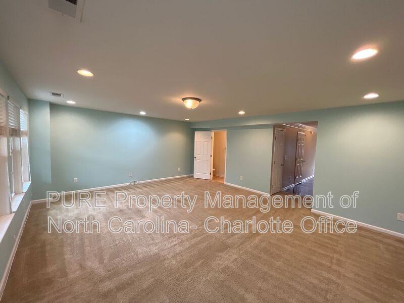 6210 Rockefeller Ln - Photo 6 of 27
