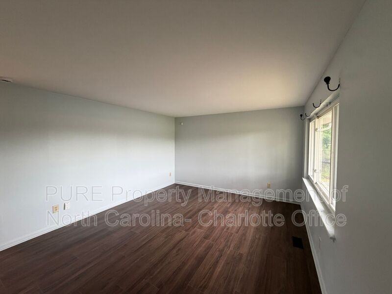 2429 Galloway Rd - Photo 4 of 32
