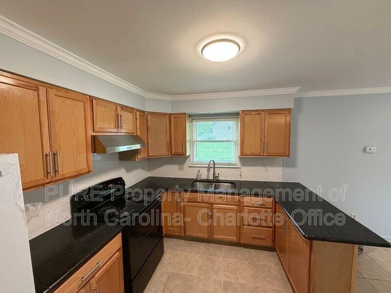 2429 Galloway Rd - Photo 6 of 32