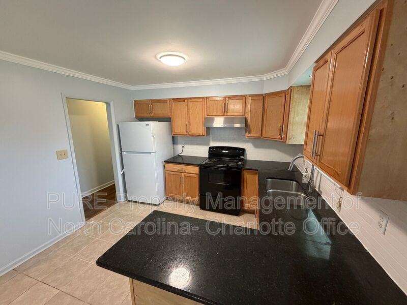 2429 Galloway Rd - Photo 7 of 32