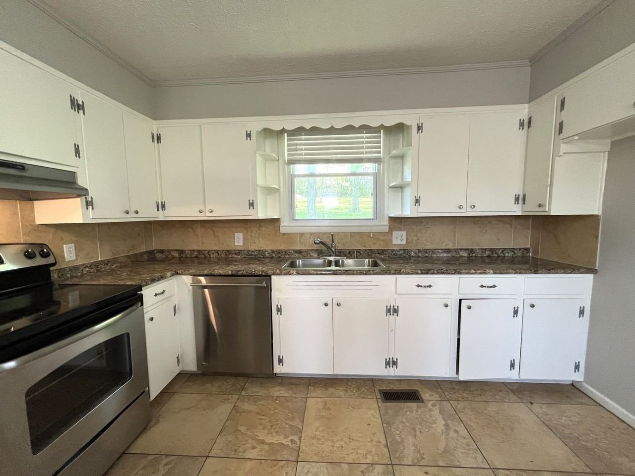 606 Terrace Hill Rd - Photo 7 of 15