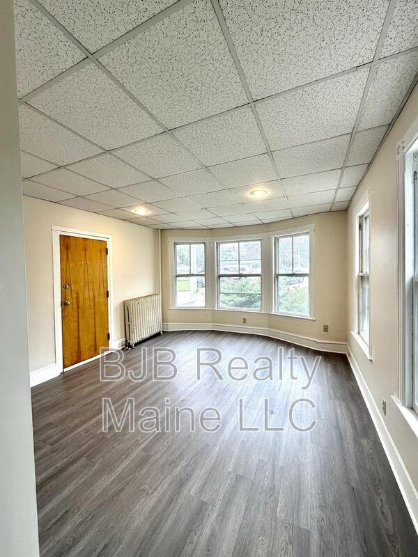 596 Preble St #2 - Photo 2 of 6