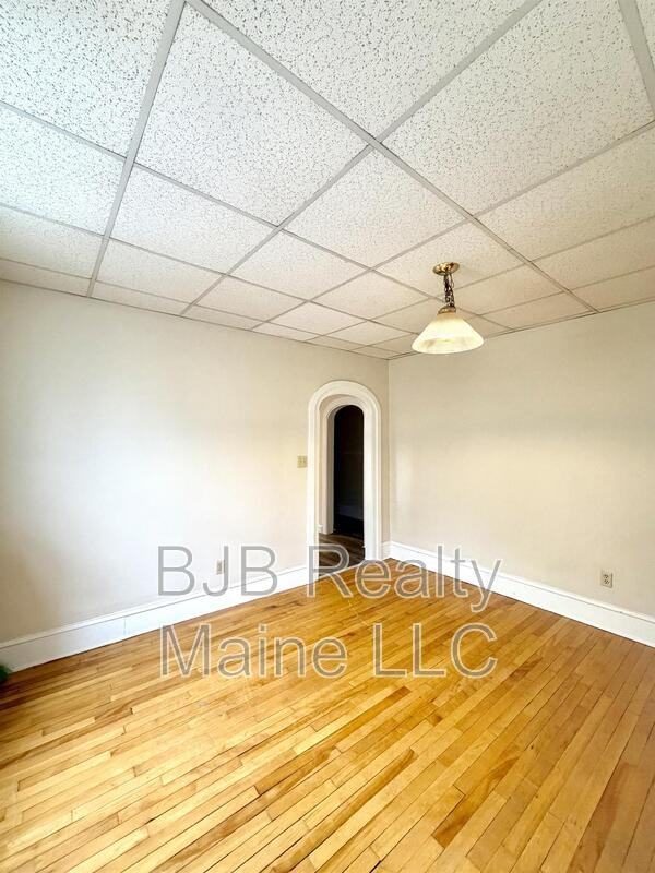 596 Preble St #2 - Photo 3 of 6