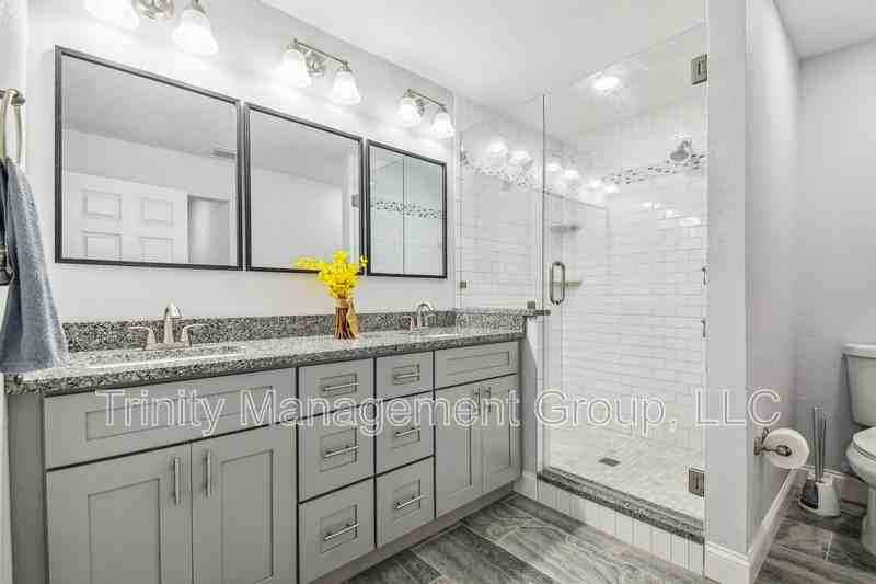 380 Jeru Blvd - Photo 2 of 21