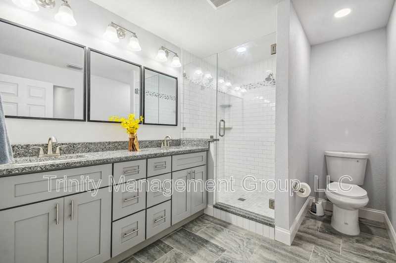 380 Jeru Blvd - Photo 3 of 21