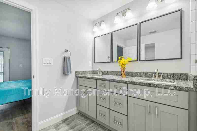 380 Jeru Blvd - Photo 6 of 21