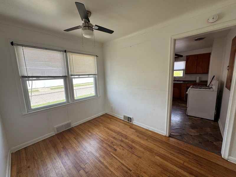 14615 Stephens Dr - Photo 3 of 22