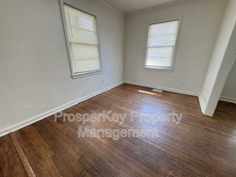 340 Adelle St Se - Photo 4 of 14
