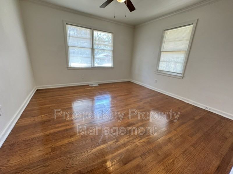 340 Adelle St Se - Photo 7 of 14