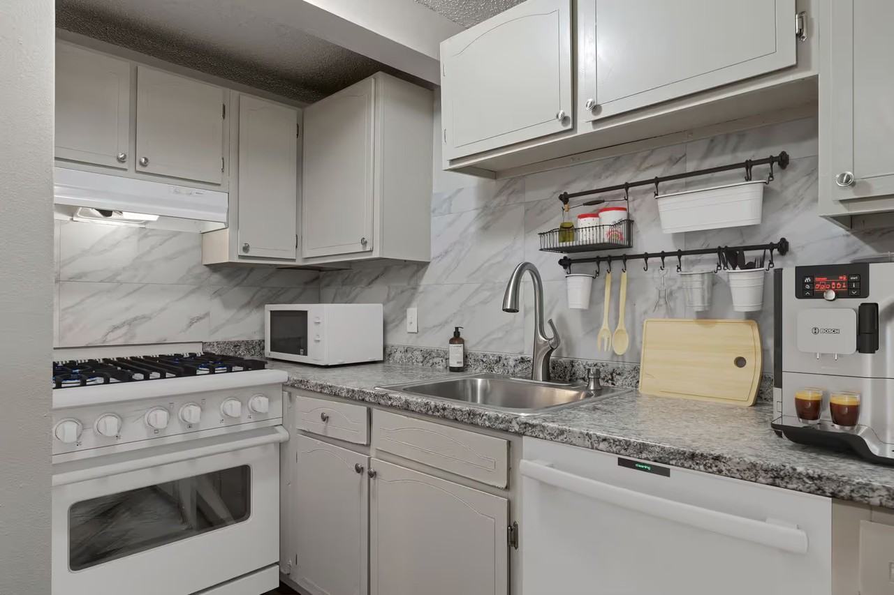 Sunstone Apartments - Photo 3 of 37