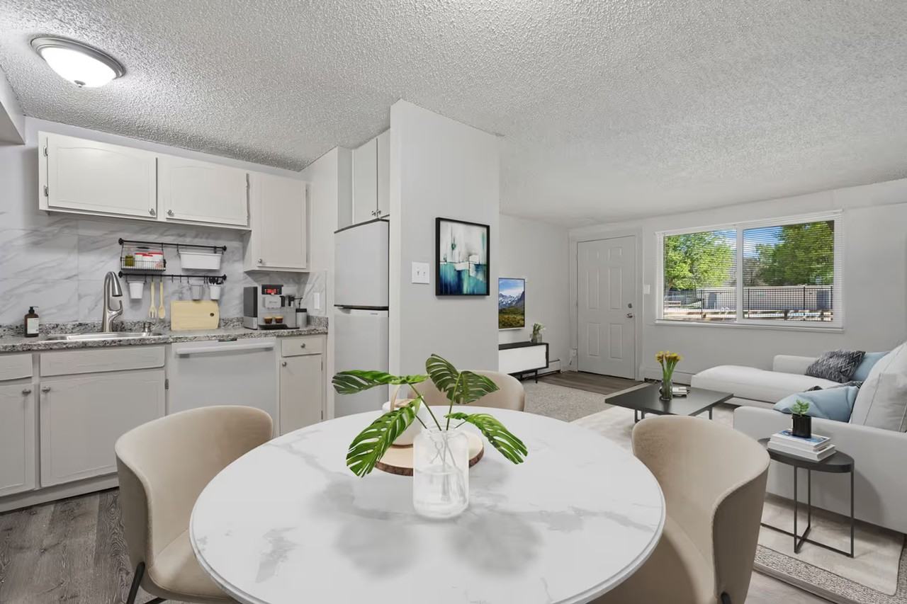 Sunstone Apartments - Photo 4 of 37
