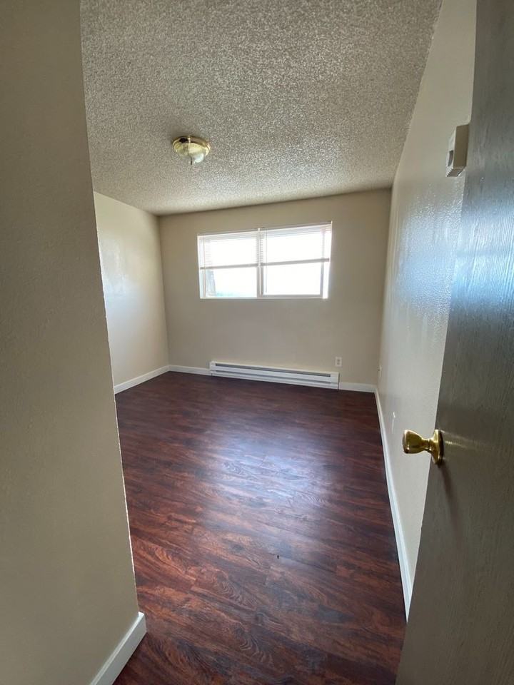 321 N 5th St ##27 - Photo 2 of 3