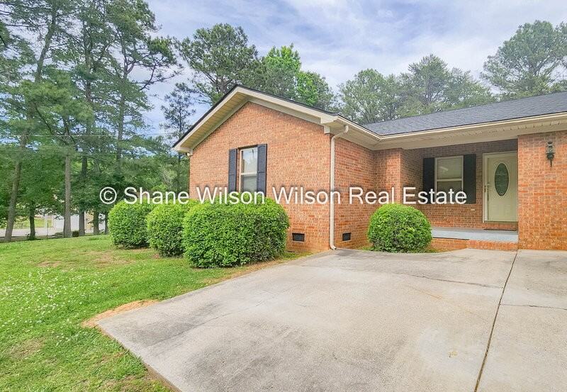 2015 Kate Ann Dr #B - Photo 2 of 18