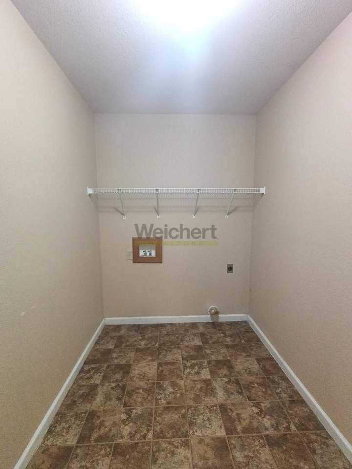 1105 N 35th St - Photo 4 of 14