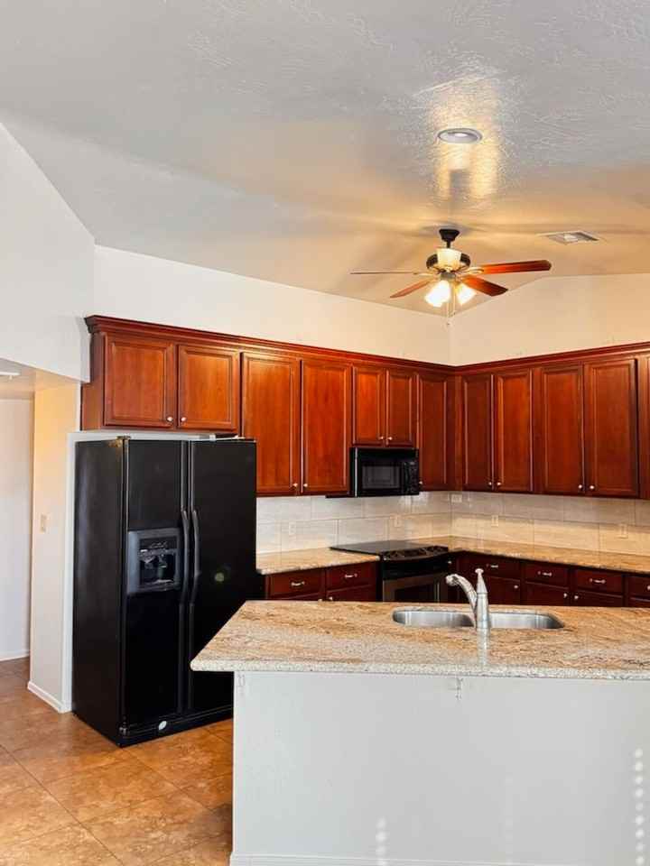 1043 S Rose - Photo 2 of 41