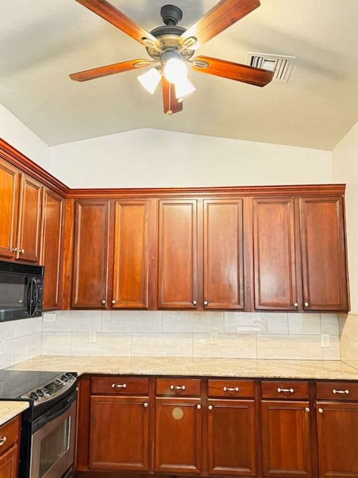 1043 S Rose - Photo 4 of 41