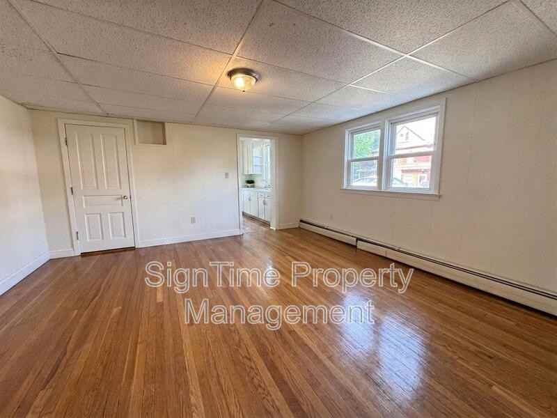 821 Washington Ave #1W - Photo 2 of 6
