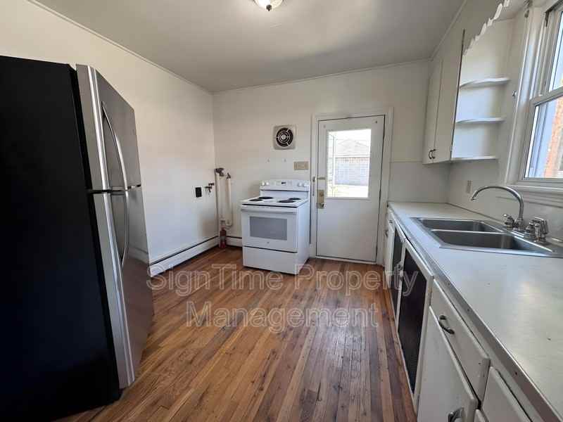 821 Washington Ave #1W - Photo 3 of 6