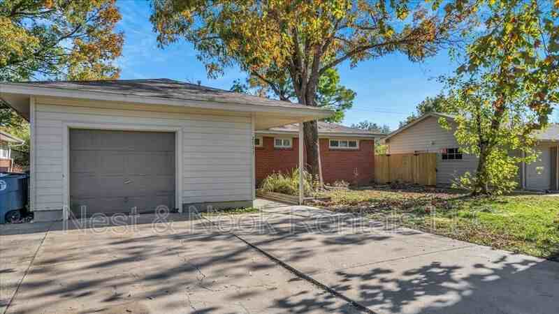 2923 S Irvington Ave - Photo 2 of 23