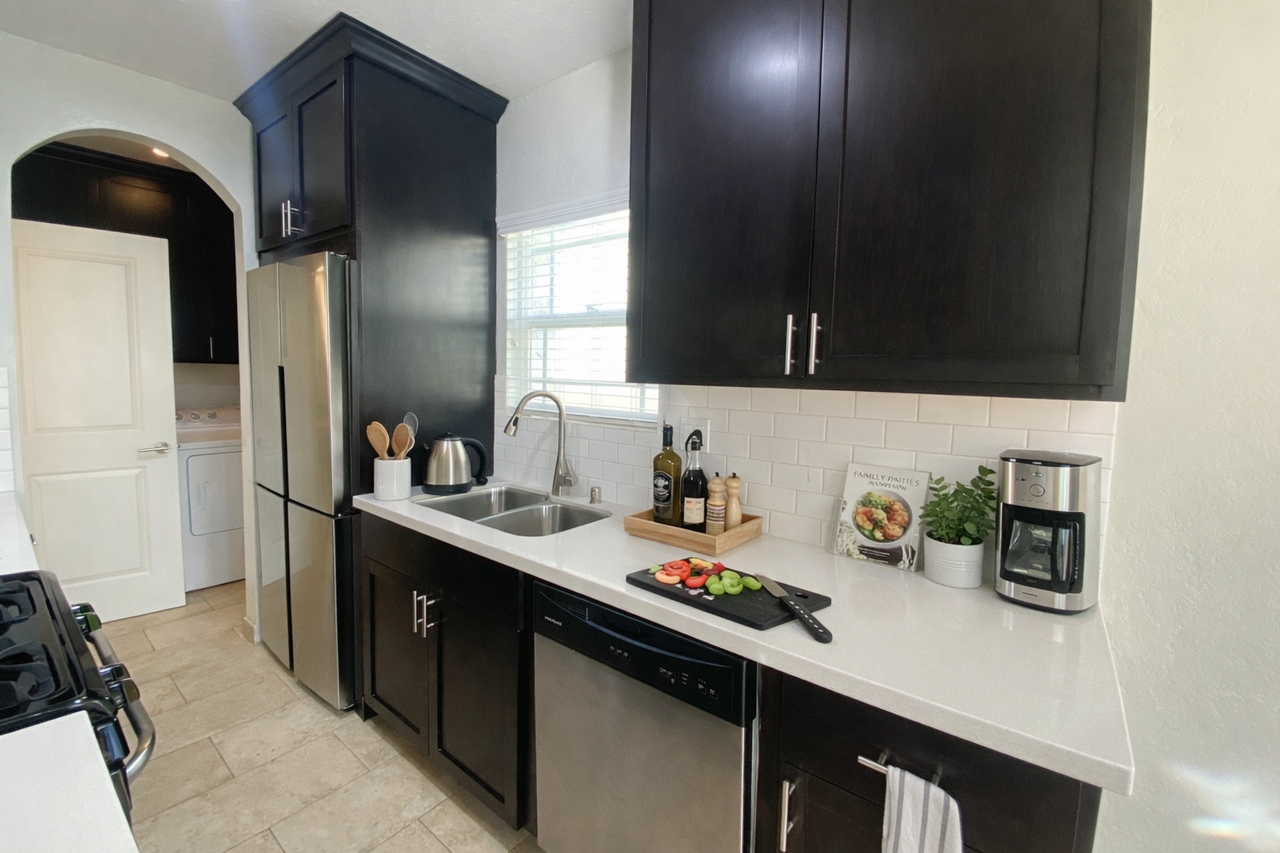 2952 B St - Photo 4 of 25