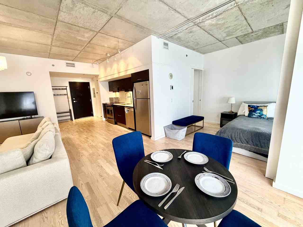350 Boulevard De Maisonneuve Ouest #1408 - Photo 7 of 17