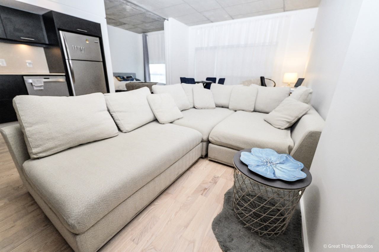 350 Boulevard De Maisonneuve Ouest #1408 - Photo 3 of 17