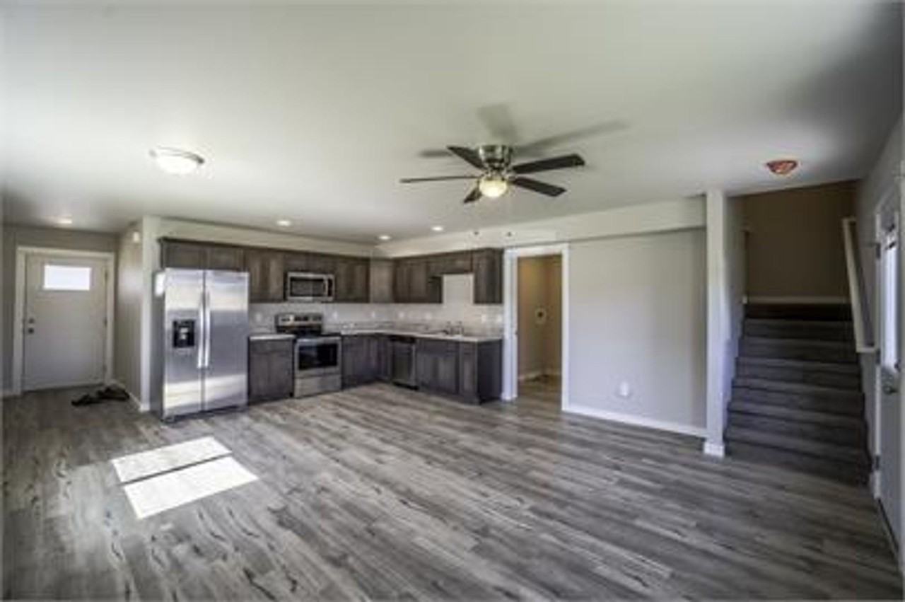 3 bedroom, 2 bath Townhome in Belgrade - Photo 3 of 10