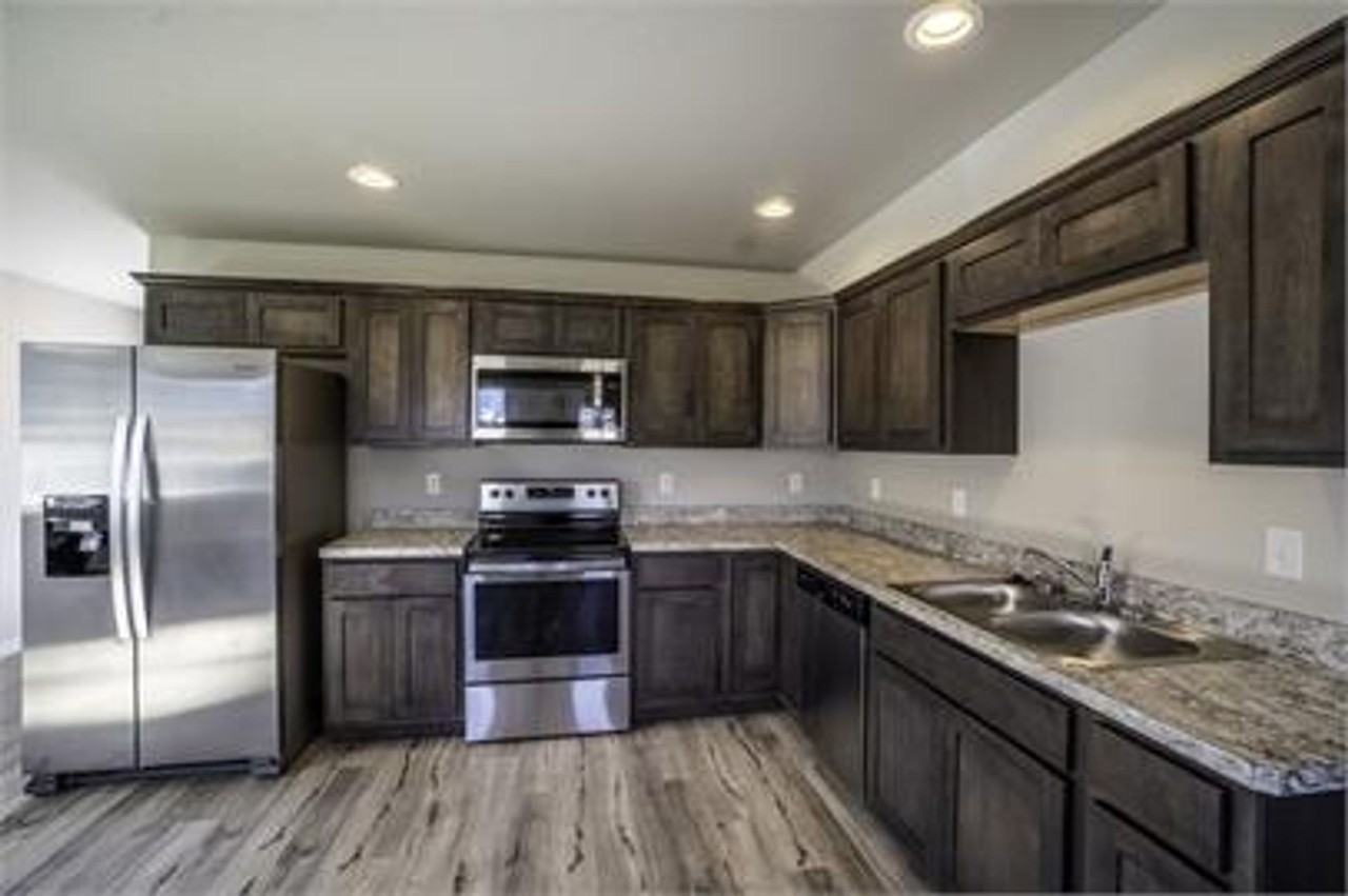 3 bedroom, 2 bath Townhome in Belgrade - Photo 5 of 10