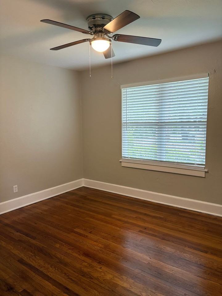1130 Cherry Laurel St - Photo 2 of 7