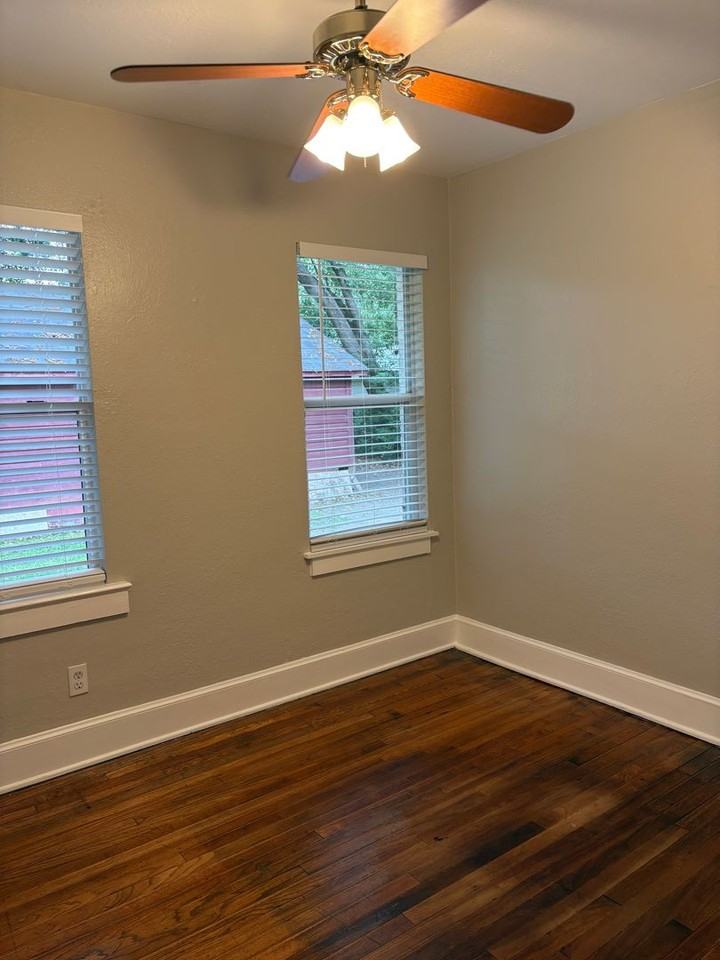 1130 Cherry Laurel St - Photo 3 of 7