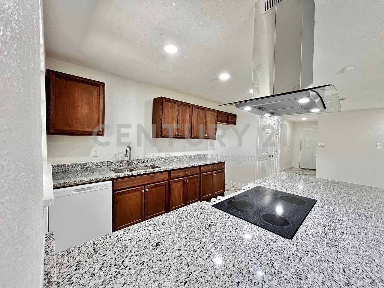 1410 Independence Trl - Photo 2 of 13