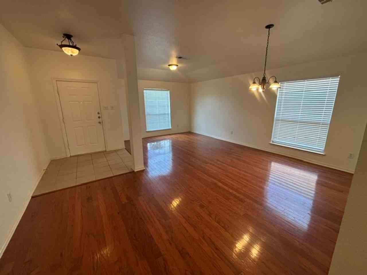 4415 Ashbury Ln - Photo 3 of 30