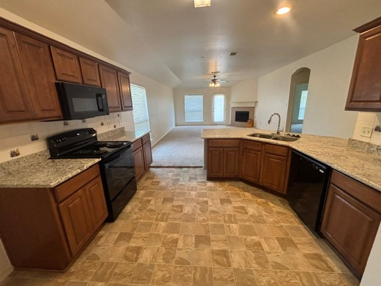 4415 Ashbury Ln - Photo 5 of 30
