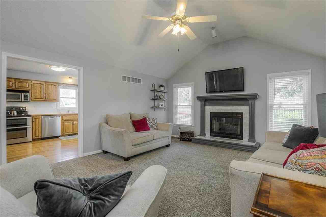 8936 Ne 109th St - Photo 3 of 30