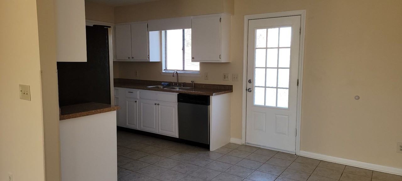 202 Acme Ln - Photo 4 of 14