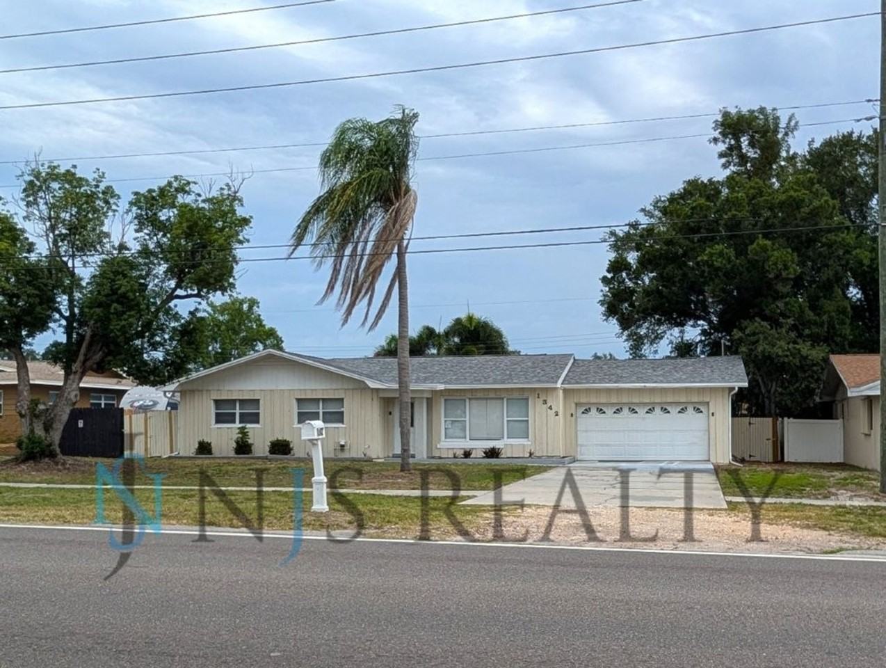 1342 Belleair Rd - Photo 2 of 29