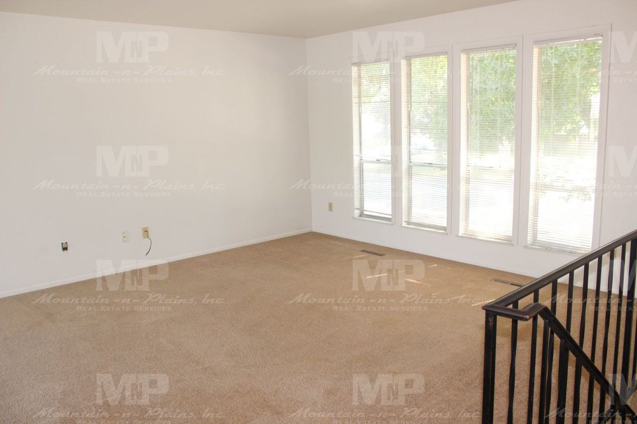 1205 Fuqua Dr - Photo 2 of 18