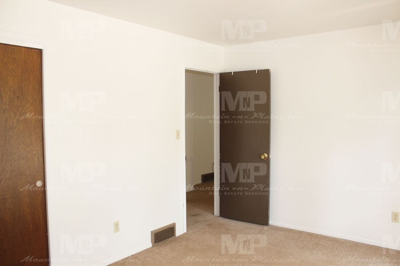 1205 Fuqua Dr - Photo 5 of 18
