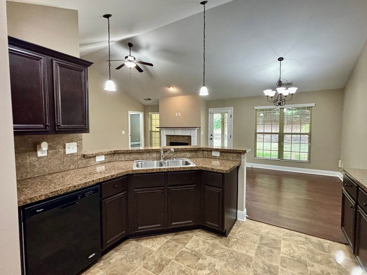 4668 Hidden Creek Dr - Photo 5 of 26