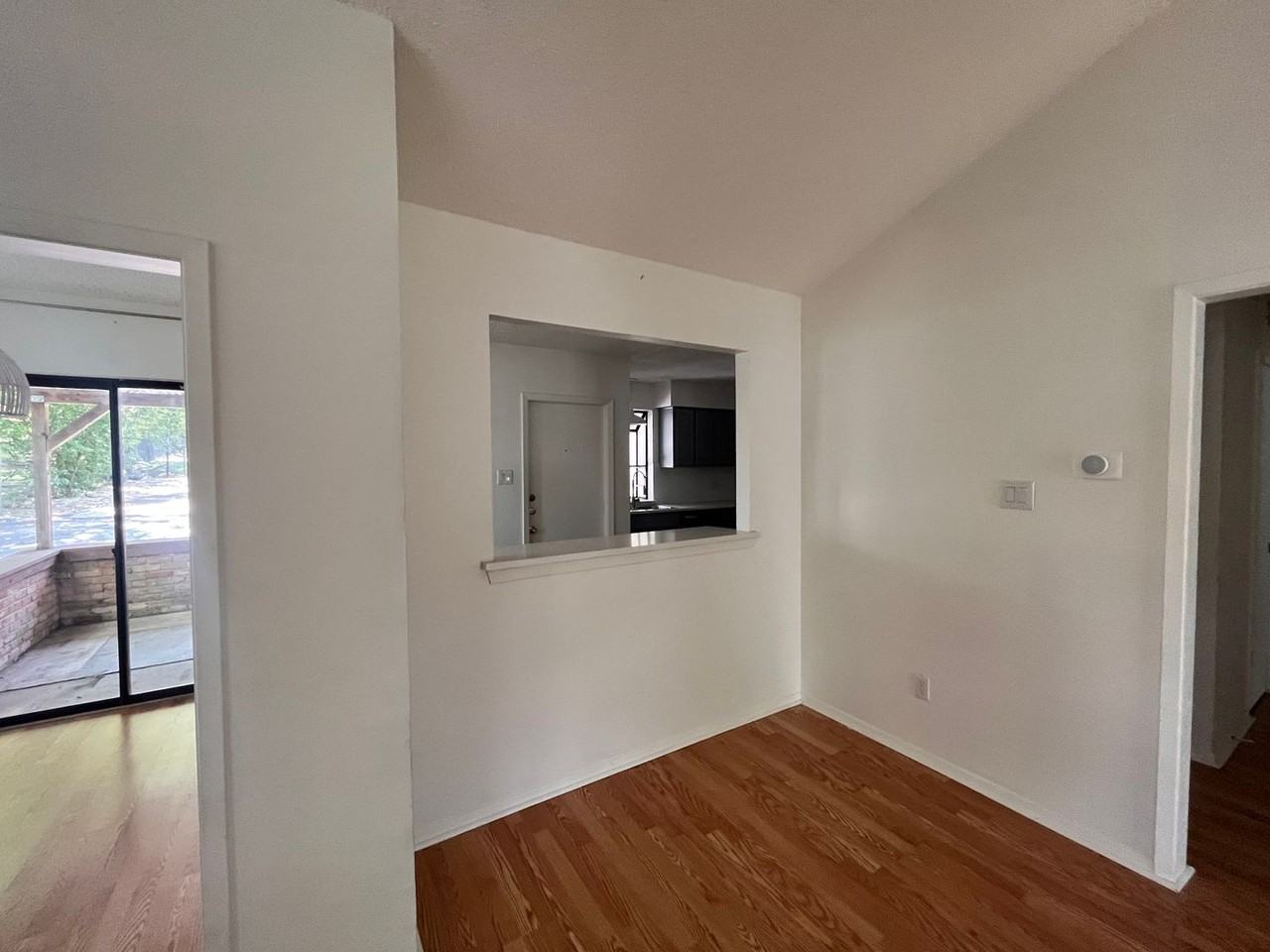 2407A Winsted Ln - Photo 5 of 16