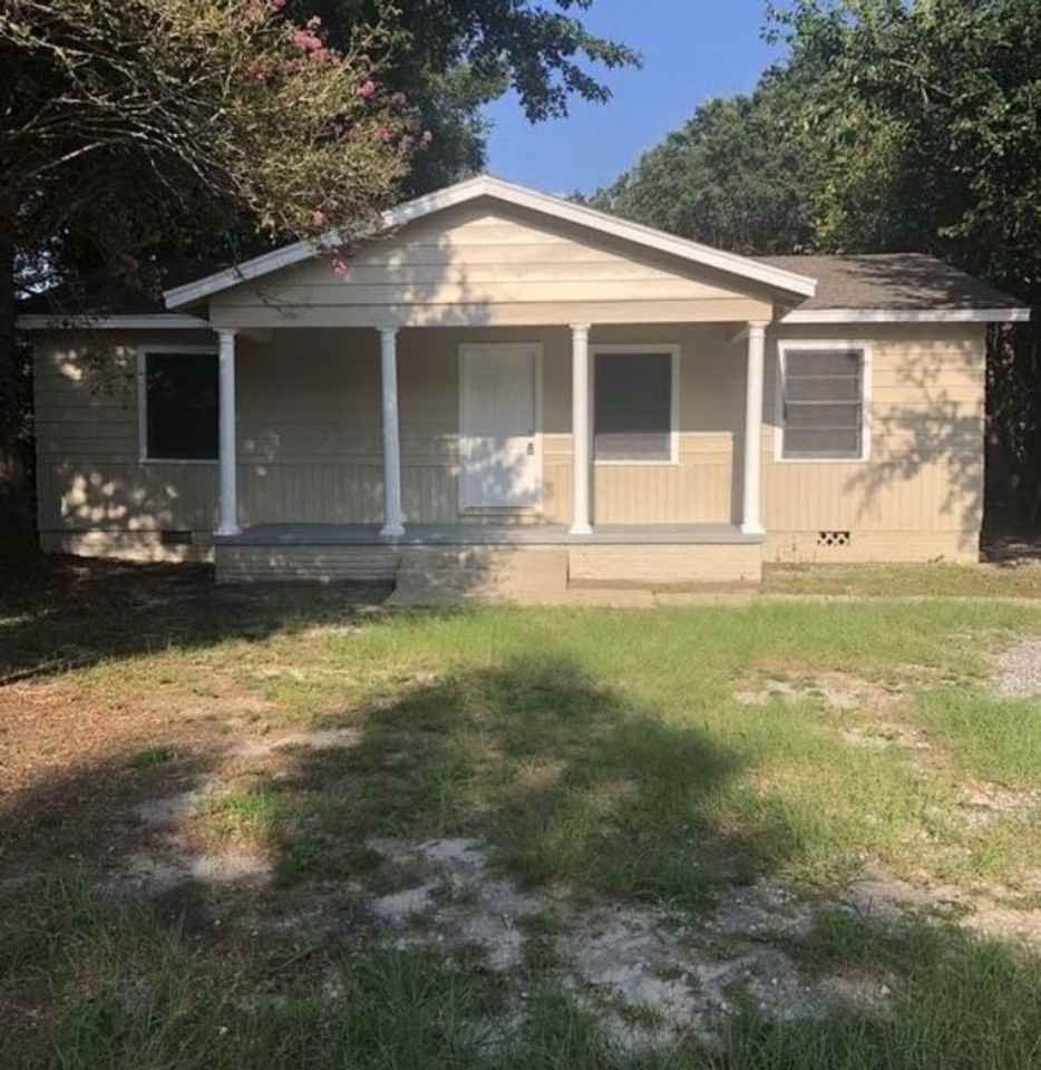 330 Belvedere Dr - Photo 2 of 13