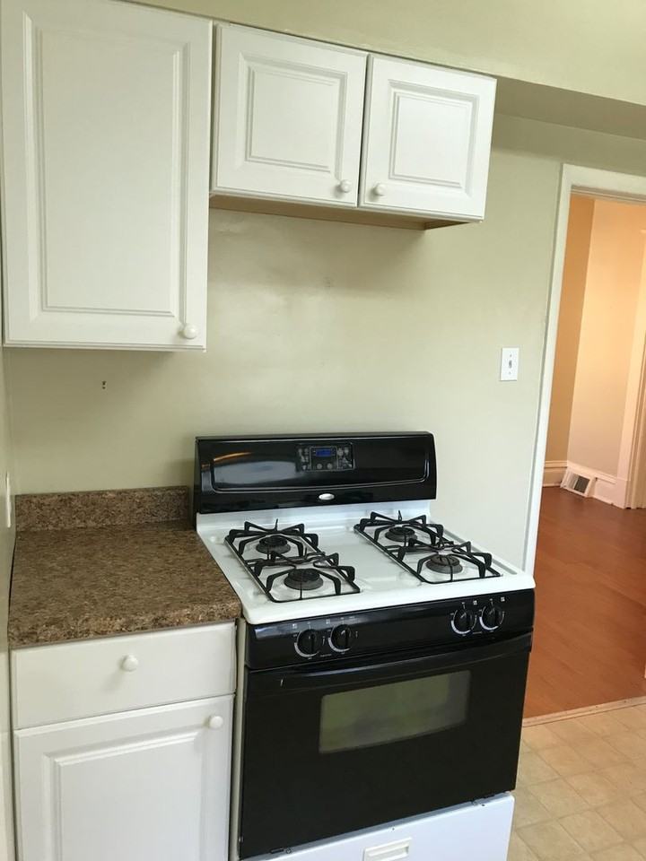 208 E Walnut St - Photo 5 of 20