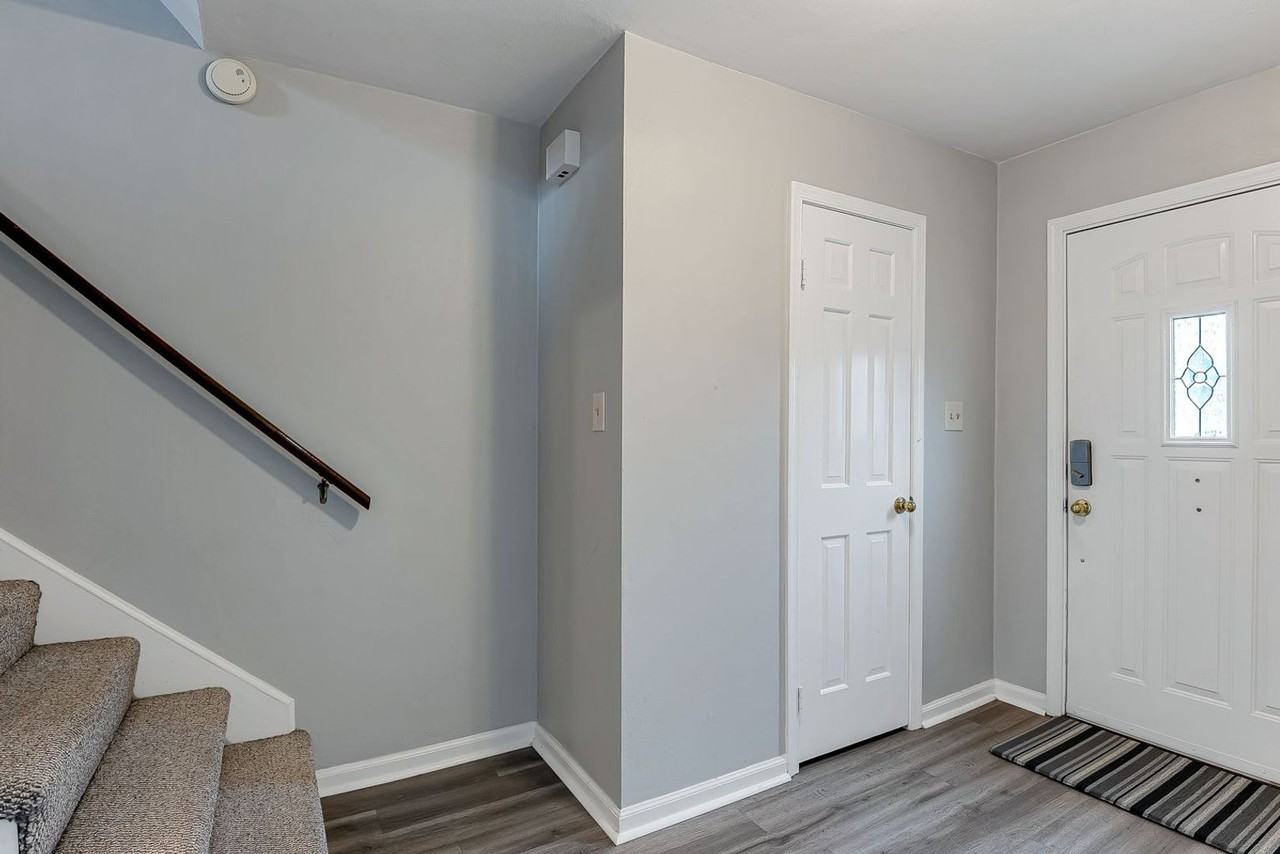 945 Indian Cir - Photo 3 of 27