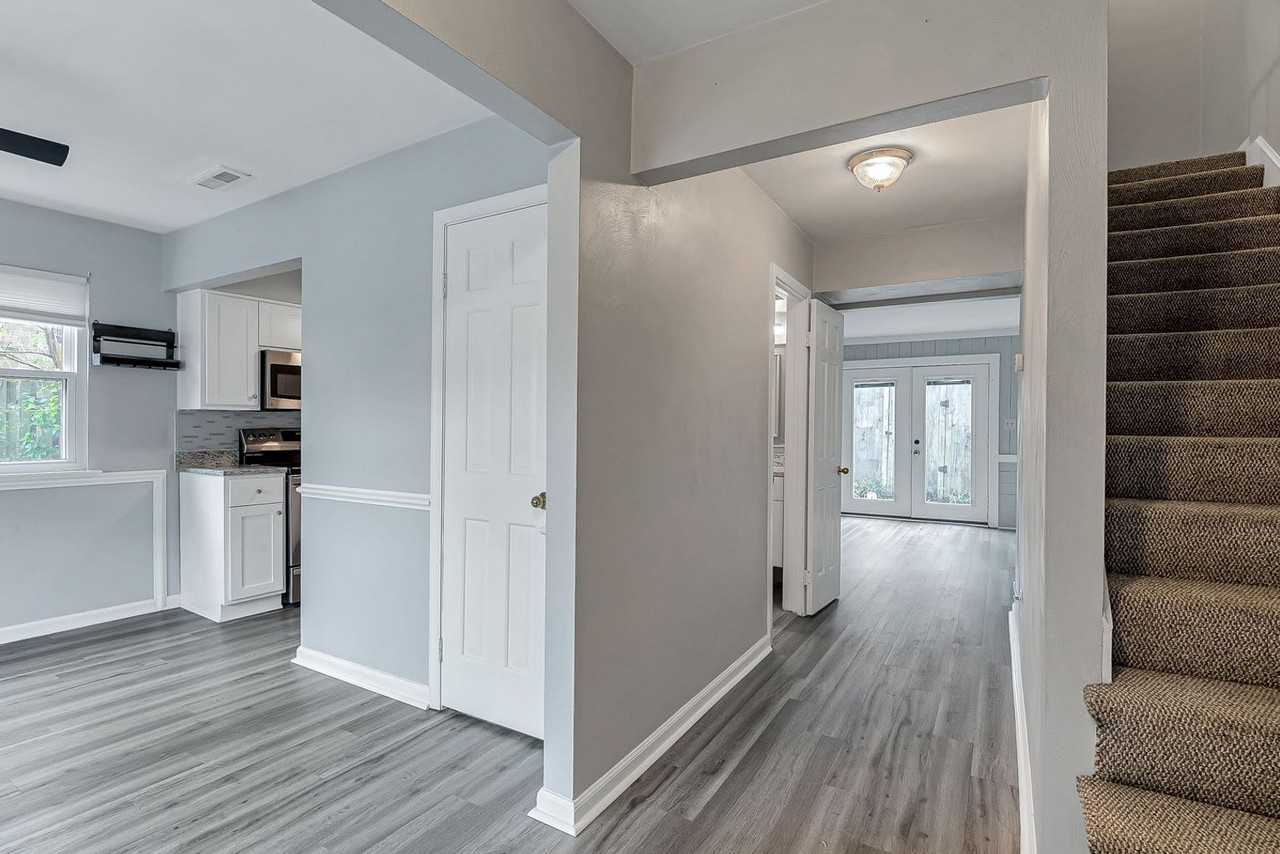 945 Indian Cir - Photo 4 of 27