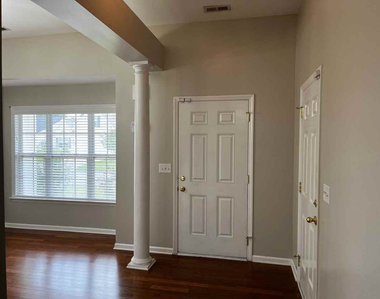 108 Lakeside Green Dr - Photo 5 of 28
