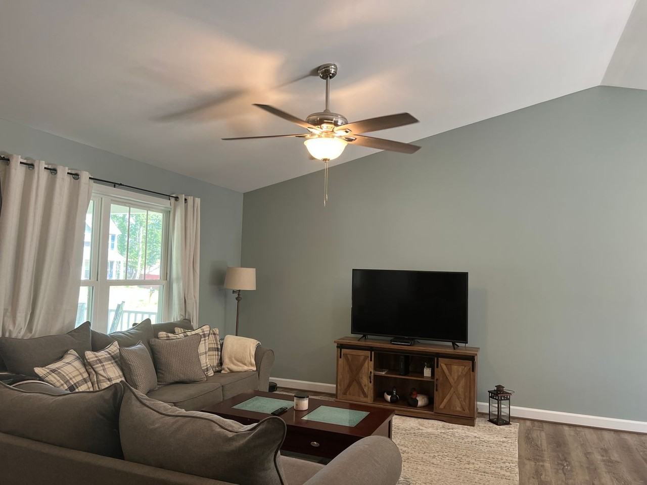 346 Brooks Dr - Photo 2 of 20