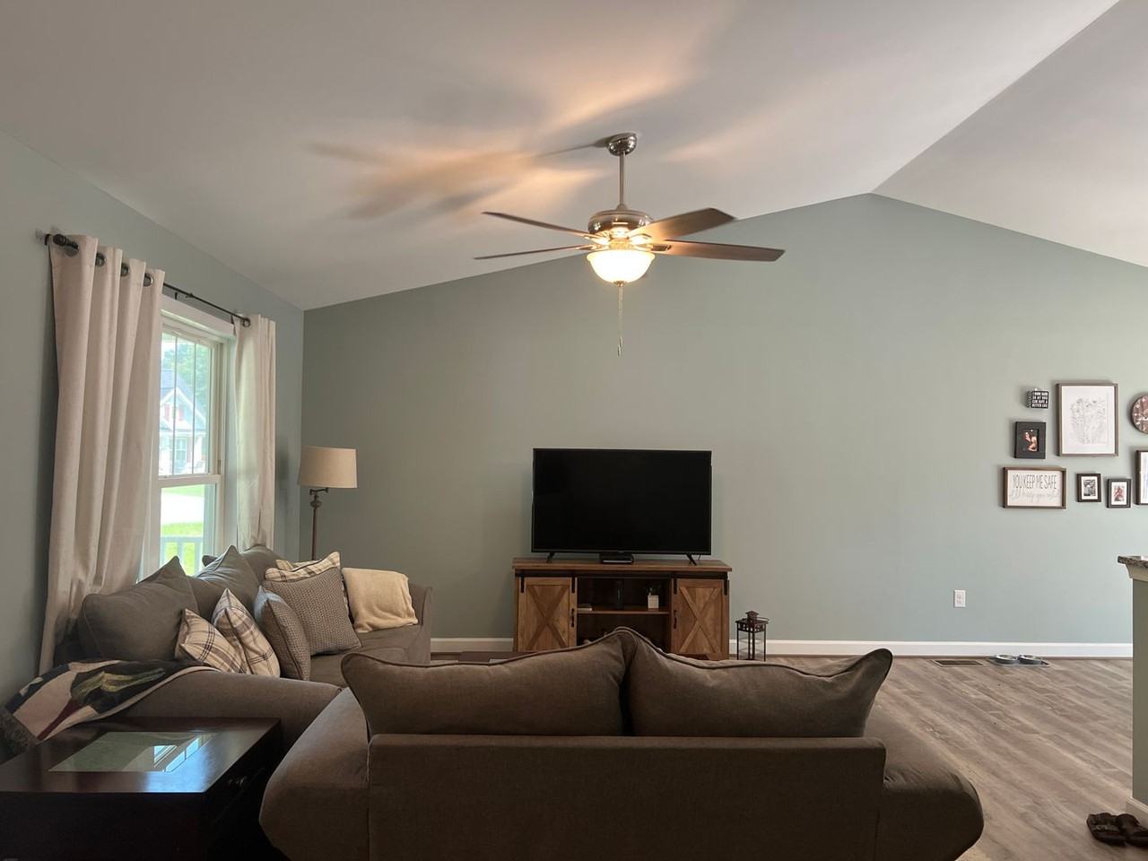 346 Brooks Dr - Photo 3 of 20