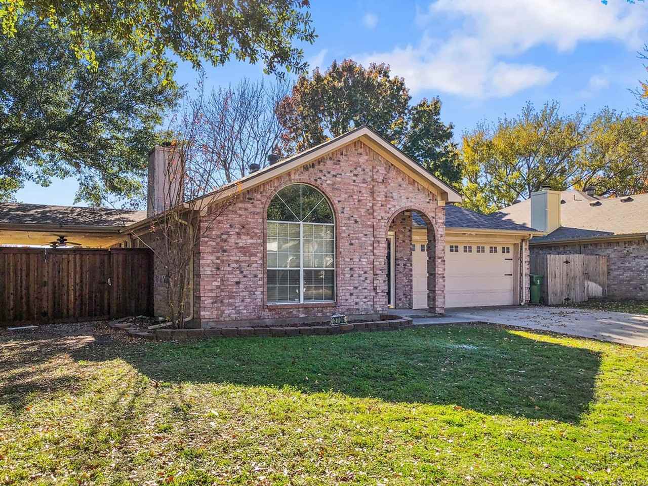 2706 Monthaven Dr - Photo 2 of 24