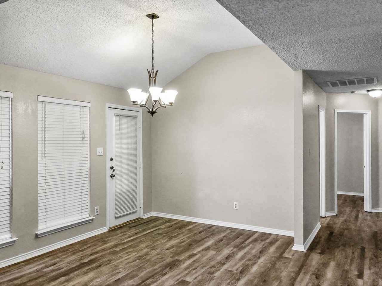 2706 Monthaven Dr - Photo 5 of 24